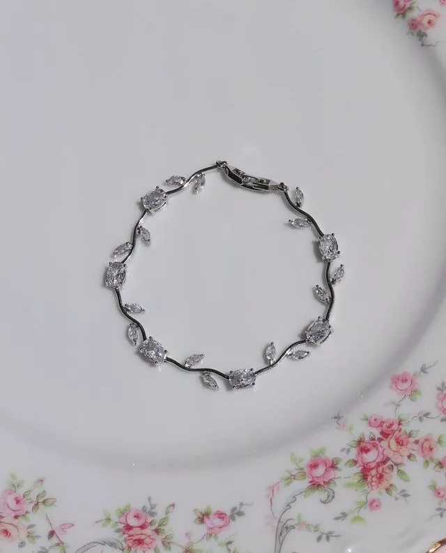 18k White Gold-Plated Tulip Bracelet -Silver