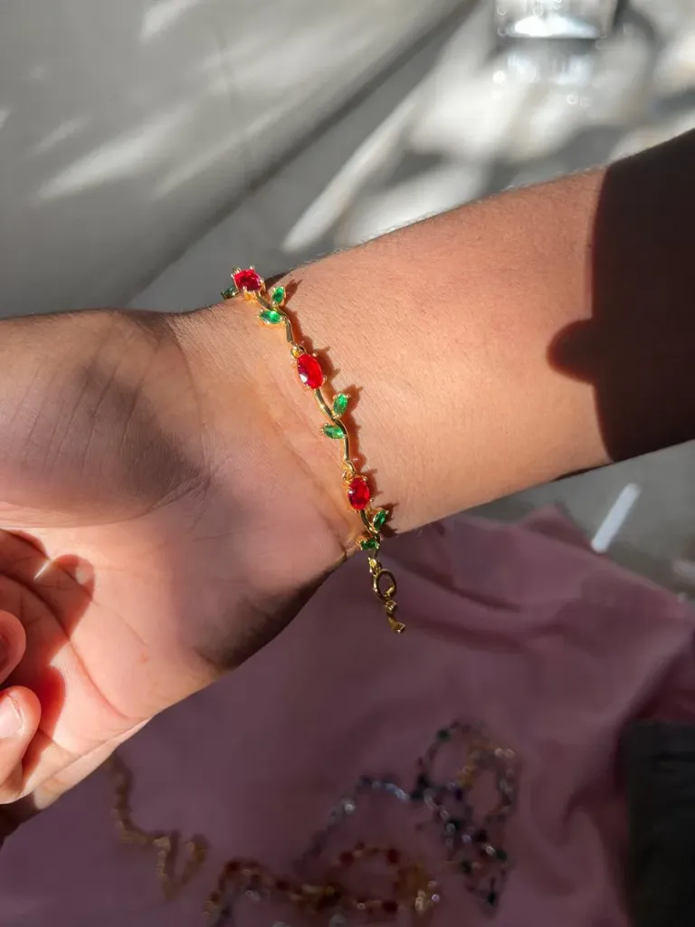 Red and green tulip bracelet